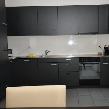 Big 1br In The Center - Mill 355 Апартаменти